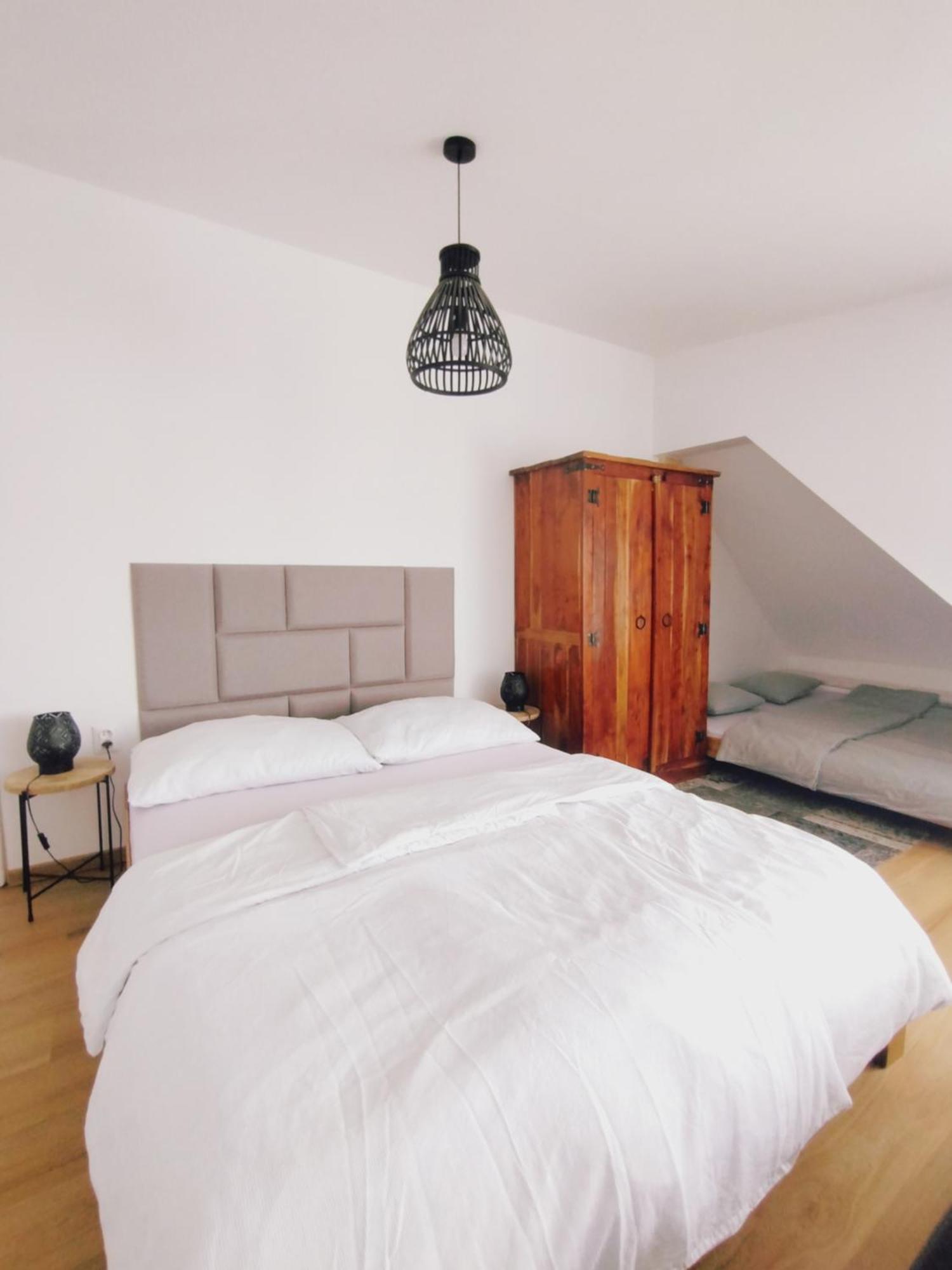 Attic Apartment Catnip Братислава Екстериор снимка